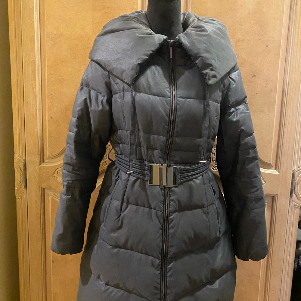 Badgley Mischka Elegant Gray Puffer Coat with stylish collar, belt & 2 pockets